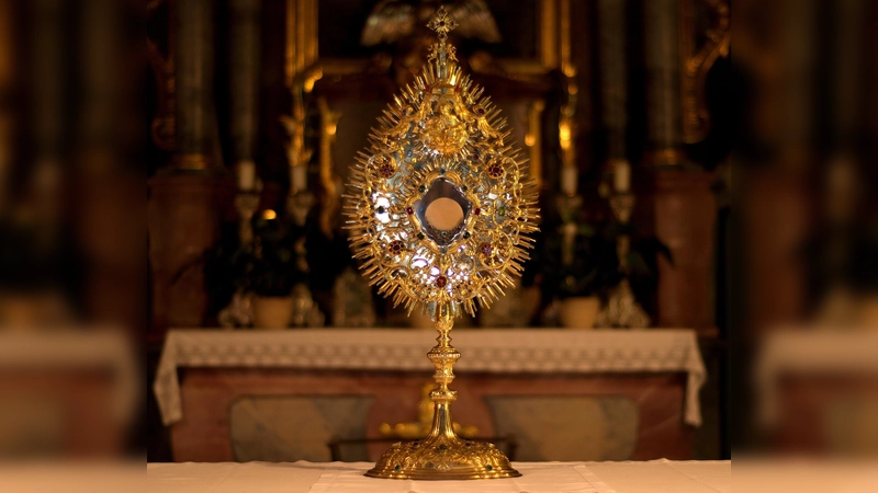 Die Anbetungsfeier beginnt am 10. November um 16 Uhr. Unser Foto zeigt die Monstranz aus der Kirche St. Jakob. (Foto: Katholische Stadtkirche)