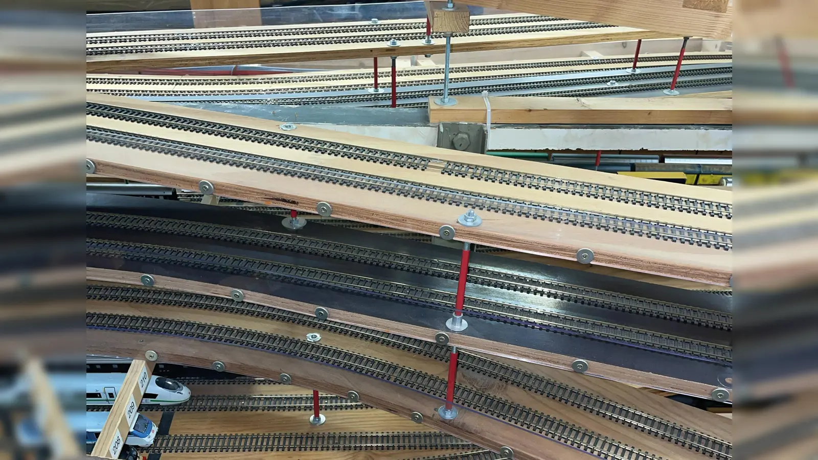„Grand Central” ist der Name der neuen Ausstellung, die in der Rathausgalerie zu sehen ist. (Foto: © Rathausgalerie )