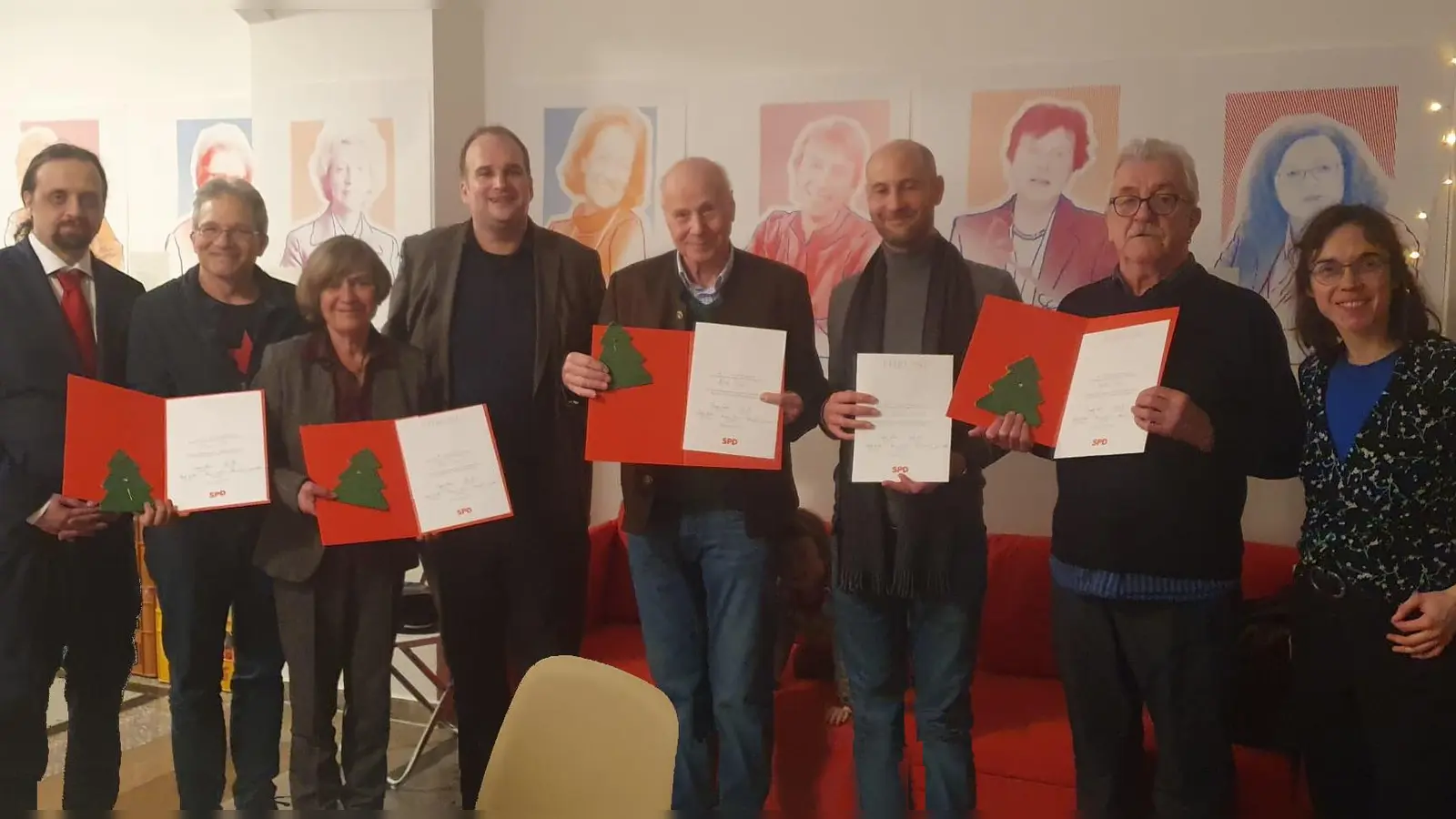 Bei der Ehrung der verdienten Mitglieder: Violetta Rosendahl (r.) und Johannes Schlüter (l.) mit Sebastian Roloff, MdB (4.v.l), sowie den geehrten Tilmann Huber, Helga Hügenell Alfred Hierl, , Dr. Christian Milerferli und Rudolf Metko. (Foto: Konstantin Rosenthal)