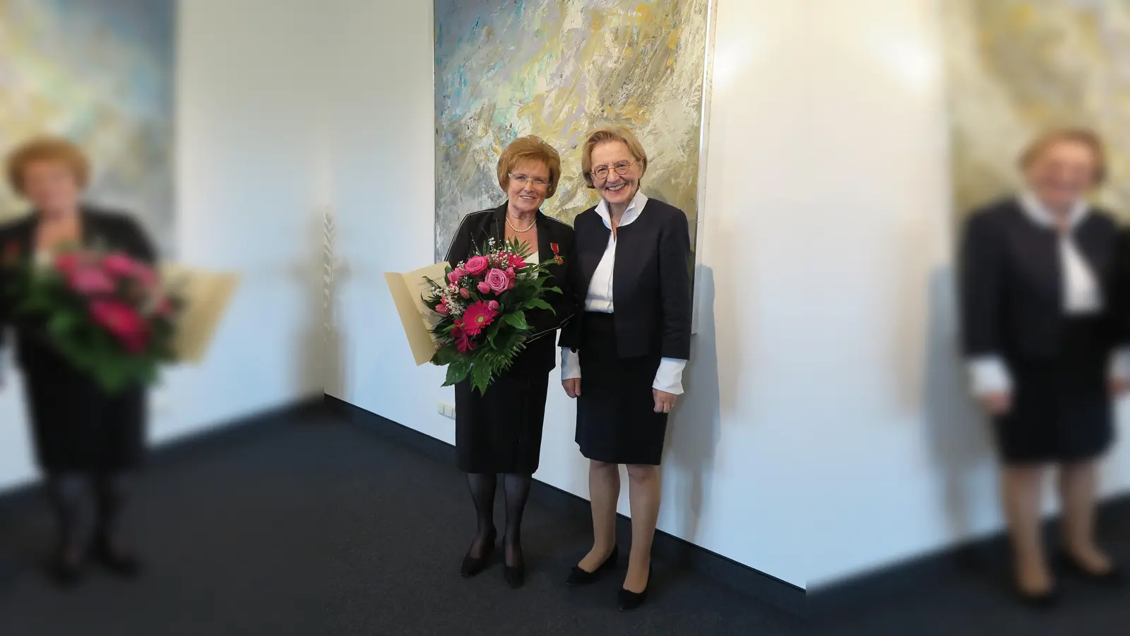 Brigitte Stengel (links) und die Regierungspräsidentin von Oberbayern, Maria Els. (Foto: Regierung von Oberbayern)