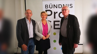 Die Initiatoren von Pro SEM (v. li.) Christian Stupka, Andrea Betz und Stephan Reiß-Schmidt stellen zehn Forderungen für die geplante Städtebauliche Entwicklungsmaßnahme im Münchner Nordosten auf. (Foto: Pro SEM)