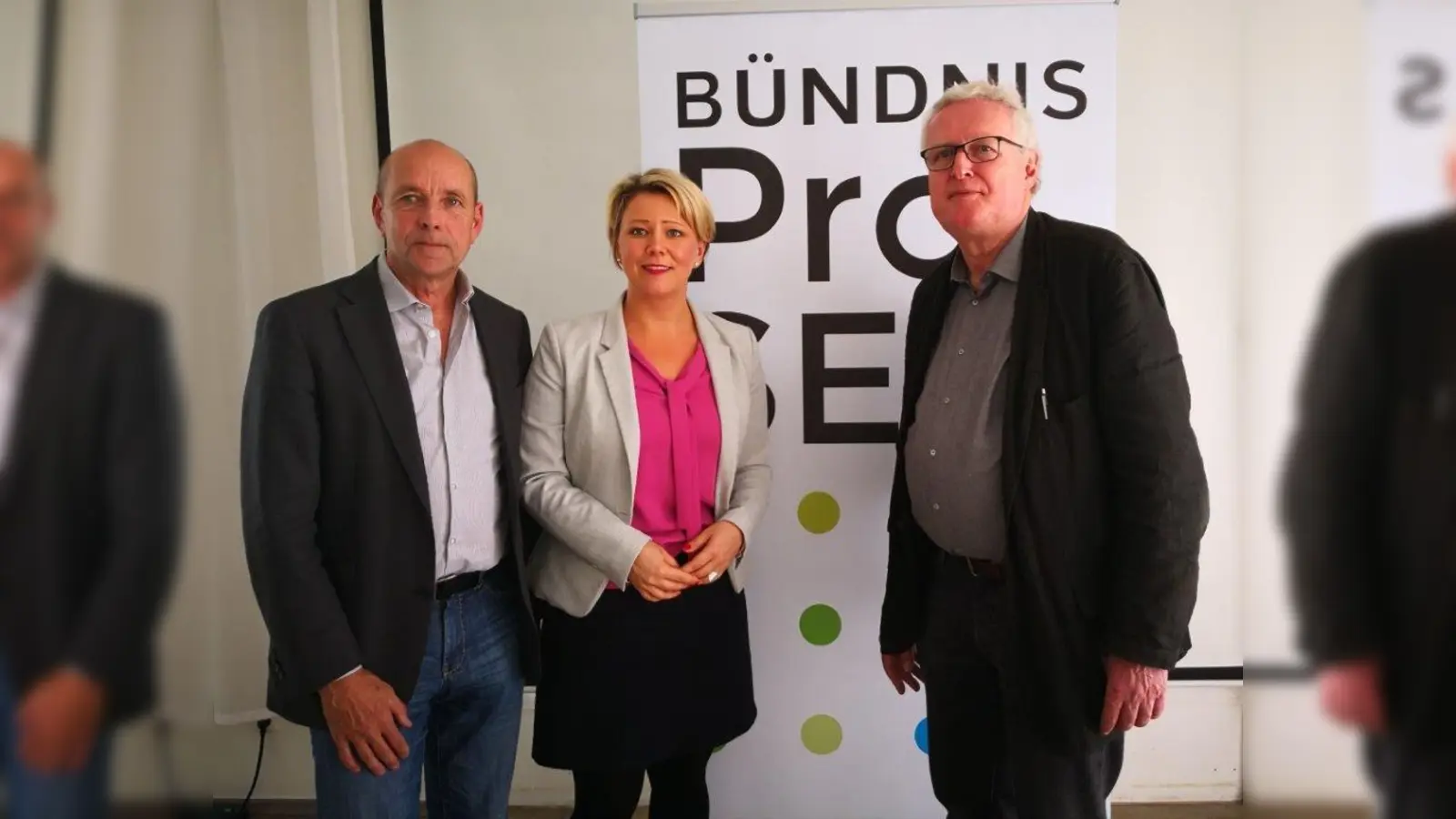 Die Initiatoren von Pro SEM (v. li.) Christian Stupka, Andrea Betz und Stephan Reiß-Schmidt stellen zehn Forderungen für die geplante Städtebauliche Entwicklungsmaßnahme im Münchner Nordosten auf. (Foto: Pro SEM)