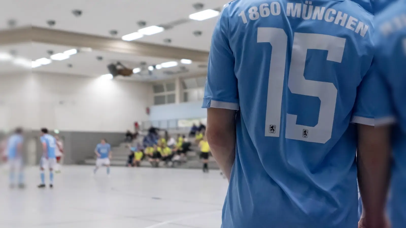 Winterzeit: Fußball auf dem Hallenparkett.  (Archivbild: Anne Wild)