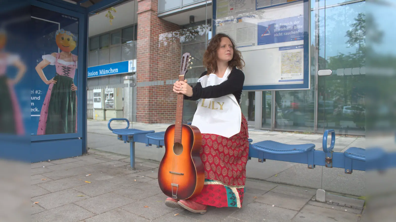 Lilly ist ein neunjähriges Mädchen. Mit ihrem Bus fährt sie in ihrer Fantasie in alle möglichen Länder, in der Realität kommt sie nicht aus München weg. (Foto: privat)