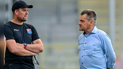 Marc Unterberger (links) ist nicht mehr Cheftrainer der SpVgg Unterhaching. Die Entscheidung sei nicht leicht gefallen, teilte Präsident Manfred Schwabl mit. (Foto: Sven Leifer)