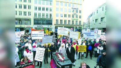 Zu einer Demonstration versammelten sich am vergangenen Dienstag die niedergelassenen Fachärzte Bayerns auf dem Marienplatz.