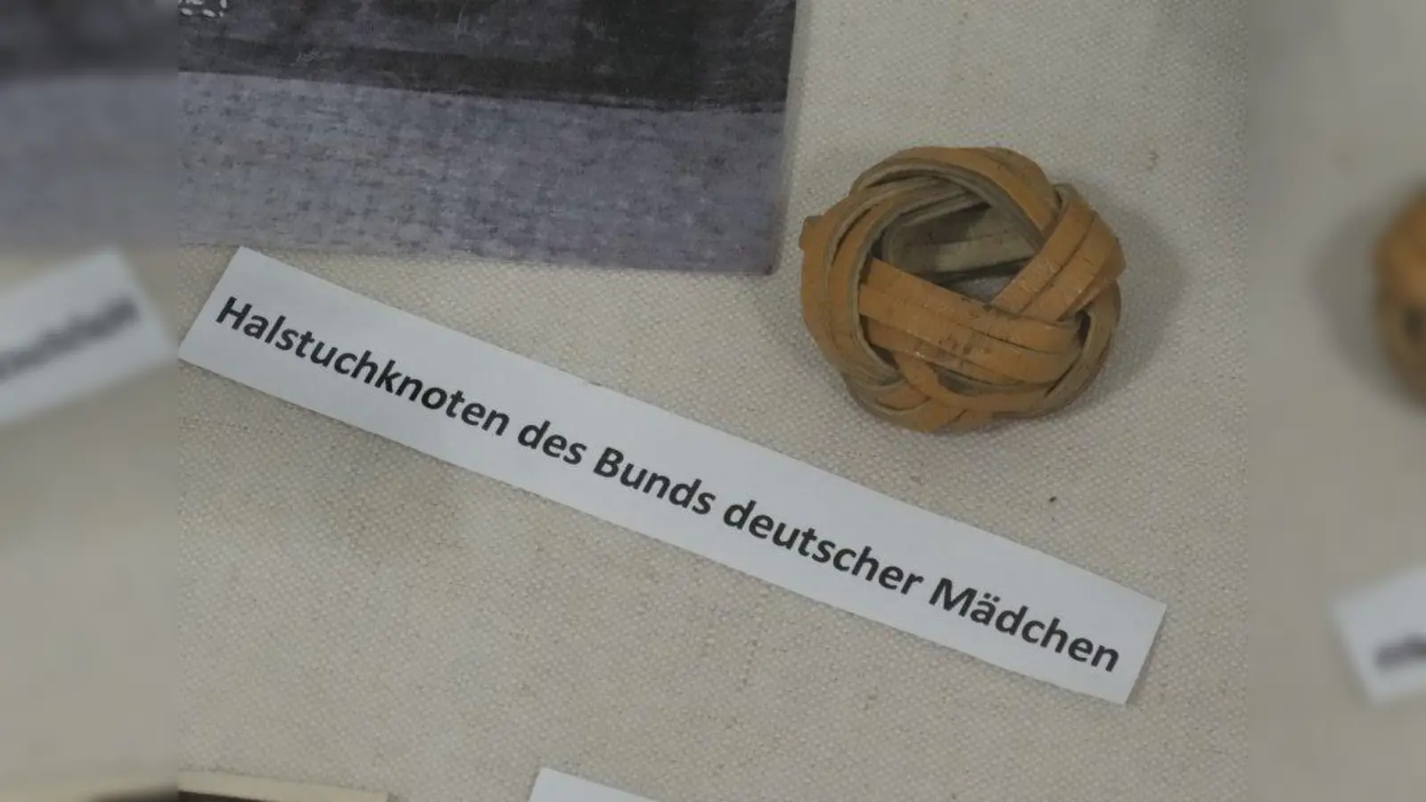 Verschlungen: ein Halstuchknoten des Bunds deutscher Mädchen. (Foto: tab)