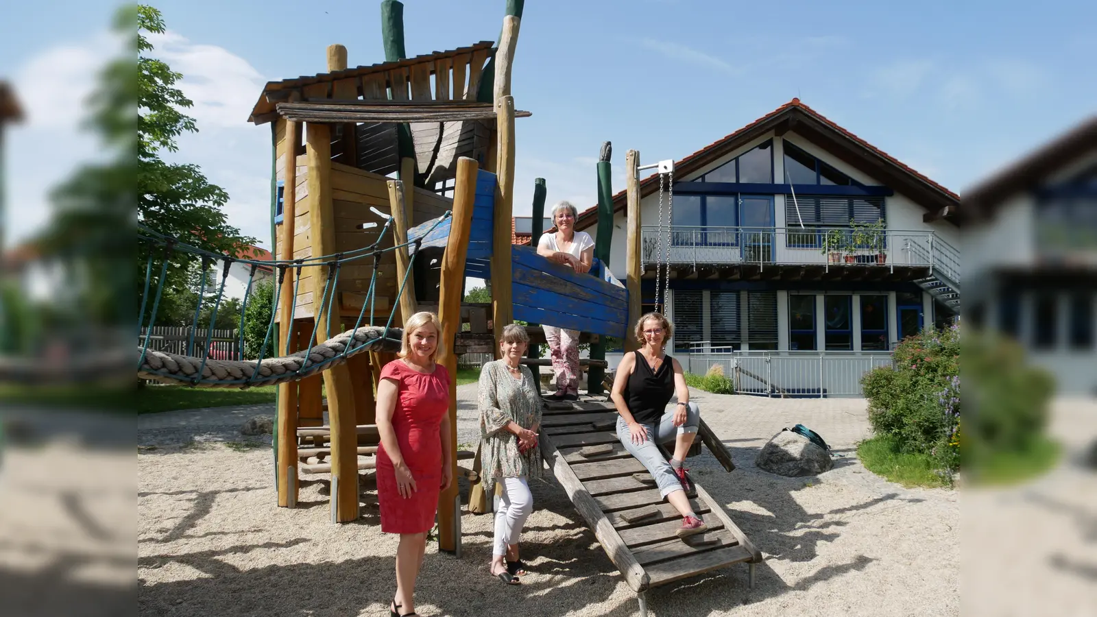 Die Landtagsabgeordnete Doris Rauscher (links) besuchte das AWO-Kinderhaus in Anzing. (Foto: Büro MdL Doris Rauscher)