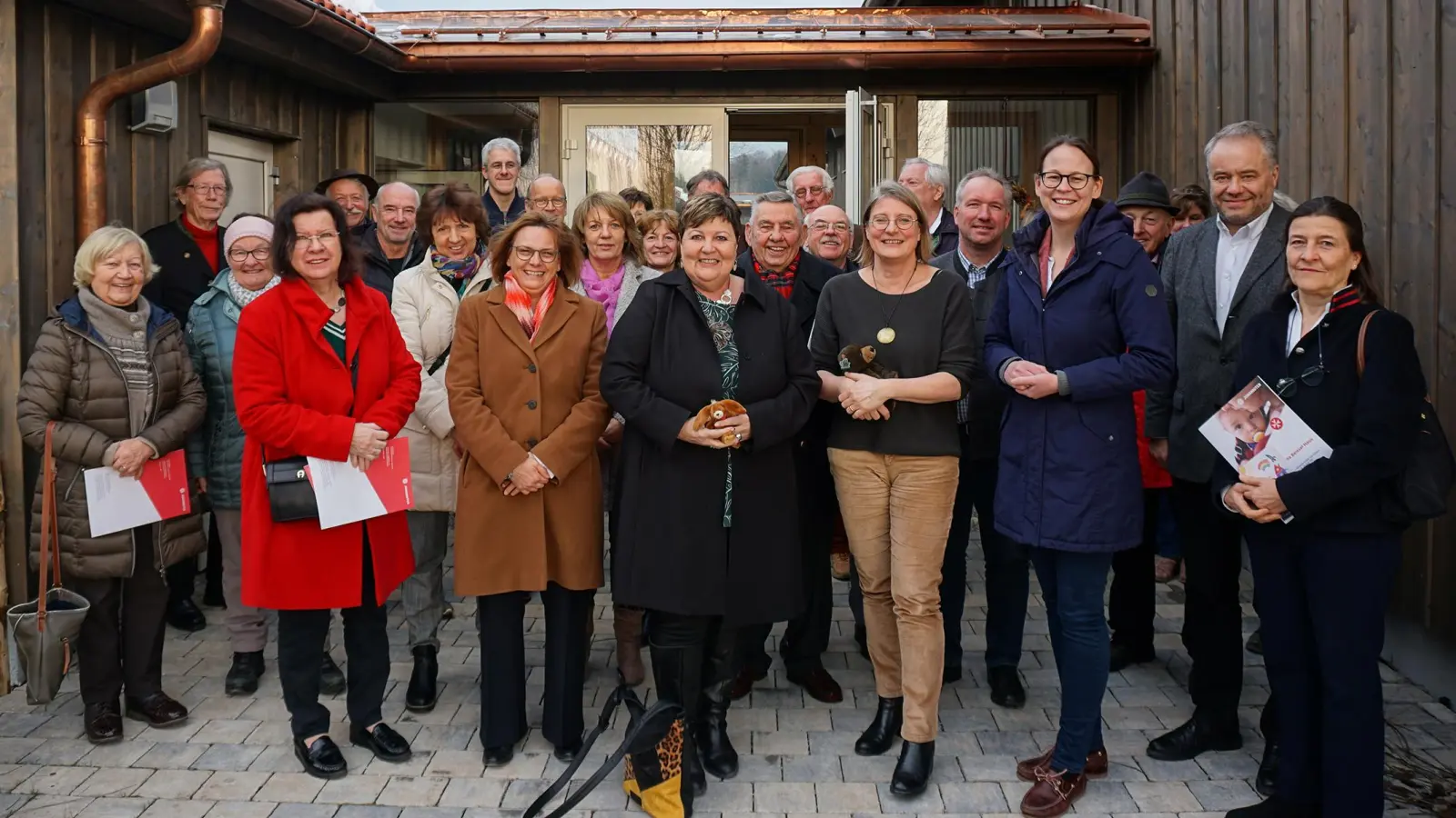 Die CSU zu Besuch im Martia Beissel Haus der Johanniter. Der Vorstand und die Parteimitglieder wollten sich persönlich einen Eindruck vom Haus und der geleisteten Arbeit verschaffen.<br> (Foto: Johanniter)