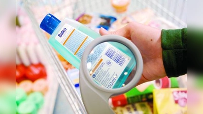 Neuer Service von dm: Lupen an den Einkaufswagen sollen allen Kunden das Lesen der Verpackungsaufdrucke erleichtern. (Foto: pi)