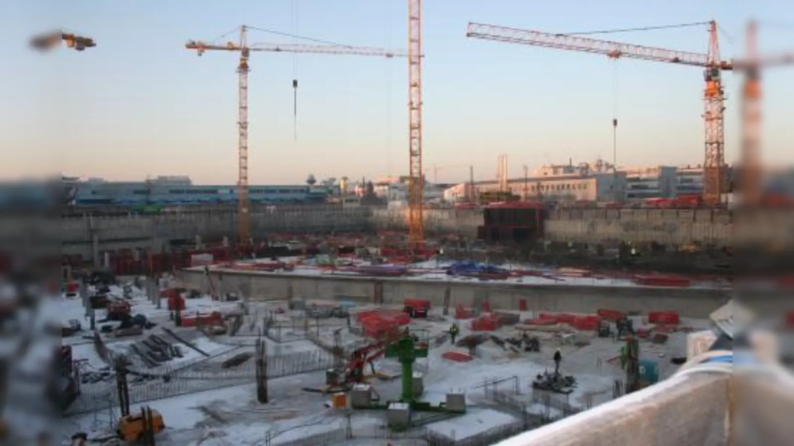 Neben der U- und S-Bahnstation Heimeranplatz entsteht das neue ADAC-Hochhaus. In dem werden über 2000 Leute arbeiten. Der BA Schwanthalerhöhe fordert deshalb, die Station den Bedürfnissen der veränderten Lage anzupassen. (Foto: tg)