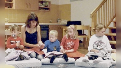 Im Kinderhaus »Sonnenblume« lernten die Kleinen alles zur Handmassage.	 (Foto: BRK)