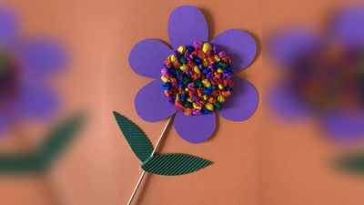 Auch dieses Mal können die Kinder wieder eine Kleinigkeit herstellen: Es werden farbenfrohe Blumen gebastelt. (Foto: Familienzentrum Trudering)