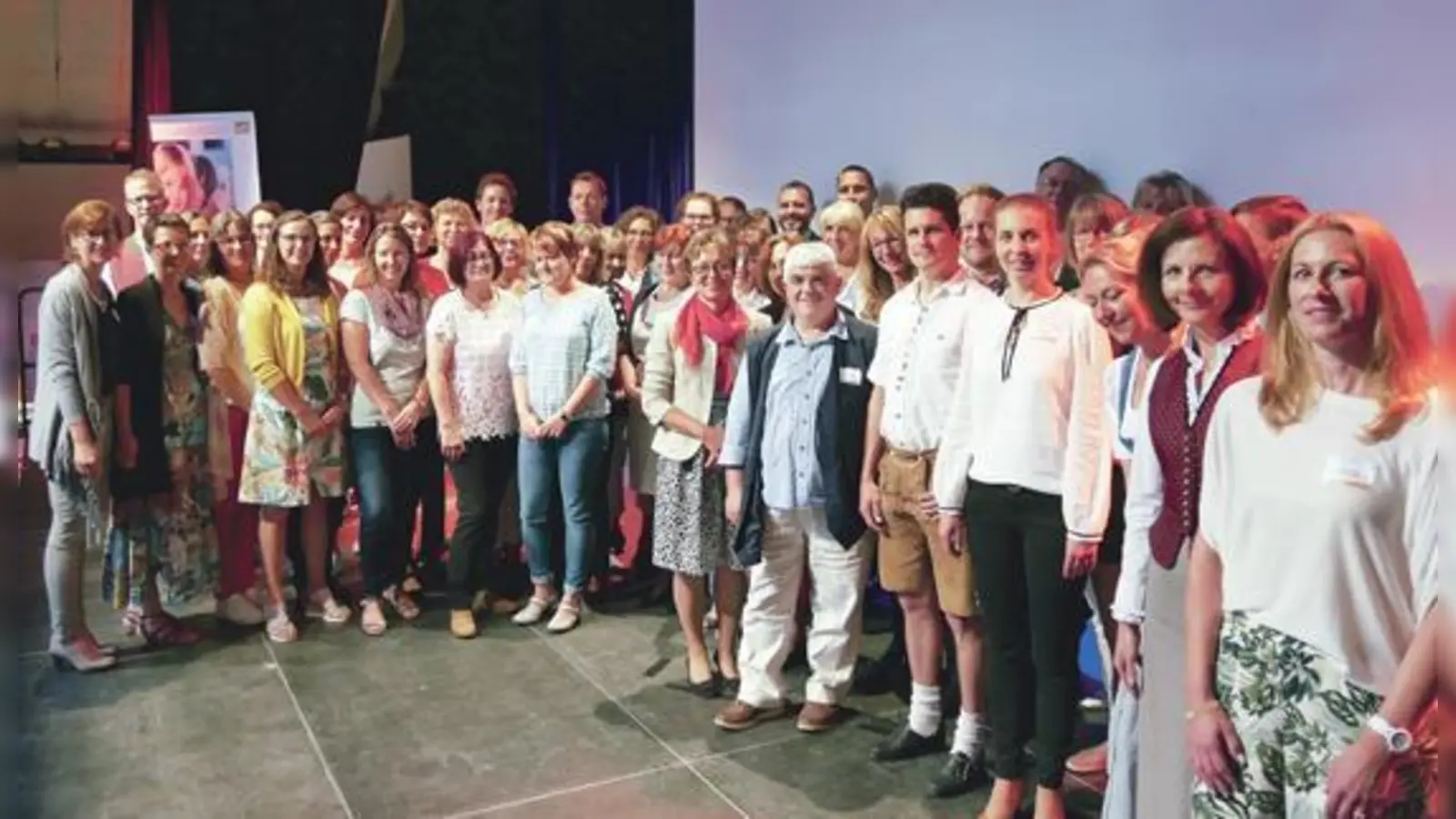 Alle Teilnehmer am Coaching Kita- und Schulverpflegung 2017/2018 bei der Urkundenverleihung in Ebersberg. 	 (Foto: Landesamt für Ernährung, Landwirtschaft und Forsten Ebersberg)
