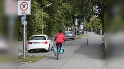 Den Radweg in der Steinkirchner Straße muss man in beiden Richtungen benutzen. Das KVR will das ändern. (Foto: job)
