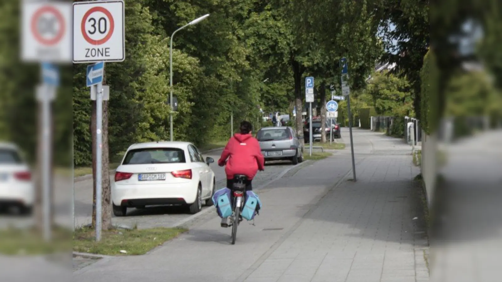 Den Radweg in der Steinkirchner Straße muss man in beiden Richtungen benutzen. Das KVR will das ändern. (Foto: job)