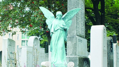Der Sendlinger Friedhof kann über die Zugänge in der Albert-Rosshaupter-Straße und in der Karwendelstraße besucht werden. (Foto: job)