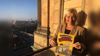 MdL Doris Rauscher unterstützt Volksbegehren „6-Jahre-Mietenstopp“ - Unterzeichnungen für faire Mieten im Bürgerbüro weiterhin möglich.<br> (Foto: Gülden Demirel)