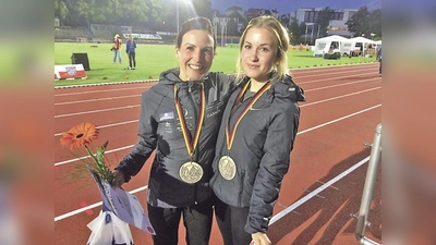 Marina Rappold (rechts) von der LG Sempt ist über 10.000 Metern die zweitschnellste Deutsche unter 23 Jahren. Links Sabrina Mockenhaupt, die 2012 an den Olympischen Spielen in London teilgenommen hatte.	 (Foto: LG Sempt)