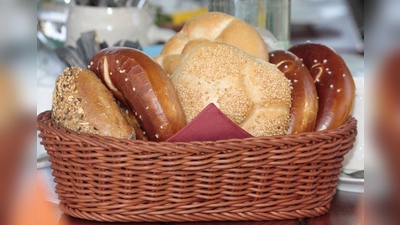 Eine deftige Brotzeit gehört zu den Sommergesprächen einfach dazu. (Foto: job)