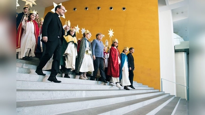 Jedes Jahr werden Sternsingergruppen aus ganz Deutschland im Bundeskanzleramt in Berlin empfangen. In diesem Jahr vertritt eine Gruppe aus der Pfarrei Christus Erlöser aus Neuperlach das Erzbistum in Berlin. (Foto: Bundesregierung/Zahn)