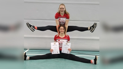 Freuten sich über ihre Platzierungen: Katharina Hupfauer (unten) und Sabine Tausch. (Foto: Fritzi Tausch)