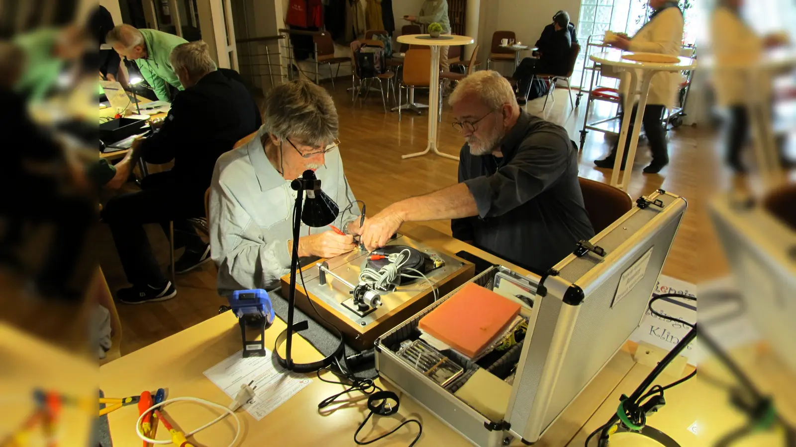 Im Pepaircafé können Besucherinnen und Besucher ihre defekten Gegenstände instand setzen lassen. (Foto:  Freien evangelischen Gemeinde)