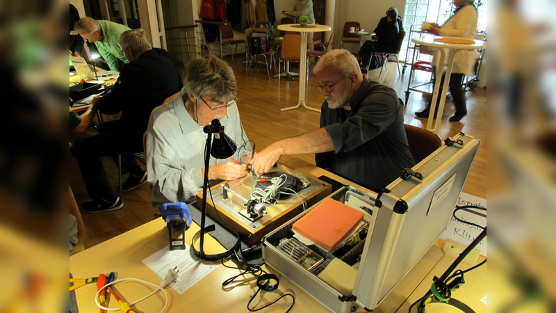 Im Pepaircafé können Besucherinnen und Besucher ihre defekten Gegenstände instand setzen lassen. (Foto:  Freien evangelischen Gemeinde)